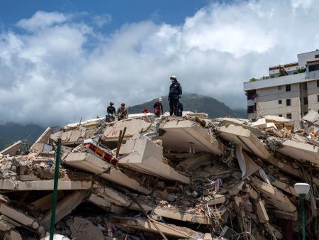 Venezuelan earthquake death toll rises amid increasingly dire search