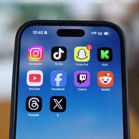 Canada introduces bill to ban social media for children under 16