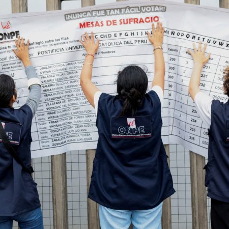 Peru polls open in Keiko Fujimori, Roberto Sanchez presidential runoff