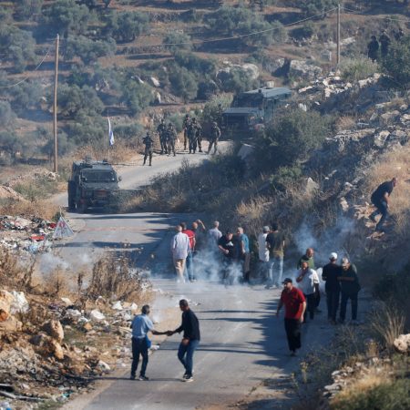 Palestine weekly wrap: World sanctions settlers, Israel funds settlements